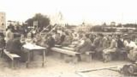 בתי השבים רחוב הרב קוק, טכס הנחת אבן הפינה. ברקע בתים בבנייה ברחוב_jpg.jpg