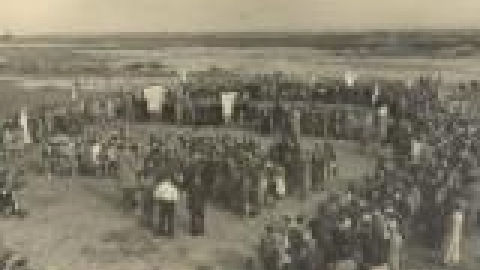 טו בשבט 1937, התכנסות כללית לחגיגת הנטיעות, מברך יור ההנהלה פרוש זאב. באדיבות יעקב פרוש_jpg.jpg