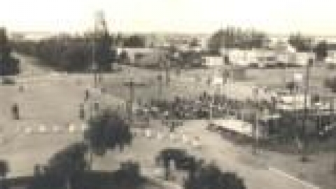 מועצה מקומית חגיגת יום העצמאות 1950 ברחוב השופטים באדיבות זונשיין_jpg.jpg
