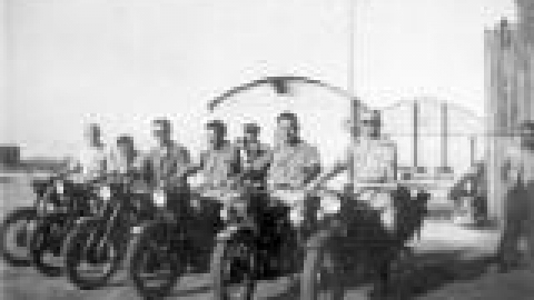 תקופת המנדט הבריטי, חיילים על אופנועים במחנה הגדול הCAMP ליד פסי הרכבת. באדיבות וייסבלט_jpg.jpg