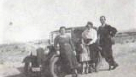 אלכסנדר, מכונית אורחי המשפחה בשכונת הצריפים. שנות השלושים_jpg.jpg