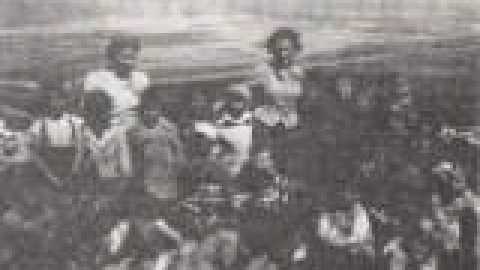 גידרו ביצות, ילדי שכונת הצריפים בטיול לכרמל 1936. ברקע התמונה נוף הביצות של עמק זבולון, הבית_jpg.jpg