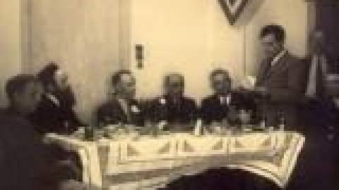 גרושקביץ איה לייב, מארח בביתו את מושל המחוז הבריטי, 1941_jpg.jpg