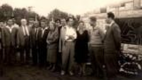 קרב שייירת הנשק, טכס חנוכת האנדרטה לזכר הקרב, 1961בתמונה נראים, שמעון פרס, משה גושן, אברהם אביגדורוב
