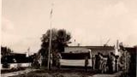 קרב שיירת הנשק, טכס הסרת הלוט מהאנדרטה 1961. מסדר כבוד לזכר הנופלים בקרב, נעם פסמניק ועמנואל לנדאו_j
