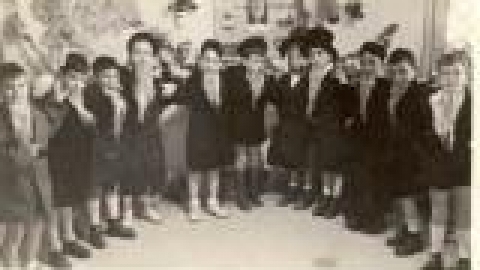 גן אסתר זוזובסקי רחוב הרב קוק, פורים 1940. באדיבות זאב פק_jpg.jpg