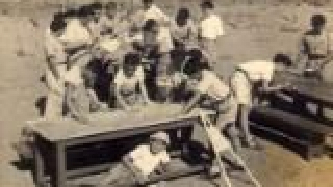 בית ספר אחדות שונות, שיעור מלאכה עם המורה שציגליק_JPG.JPG