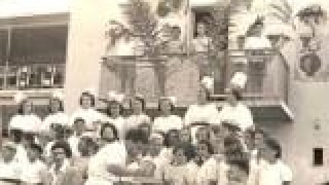 בית ספר אחדות חגים, שבועות 1945. המרפסת באדיבות כץ_jpg.jpg