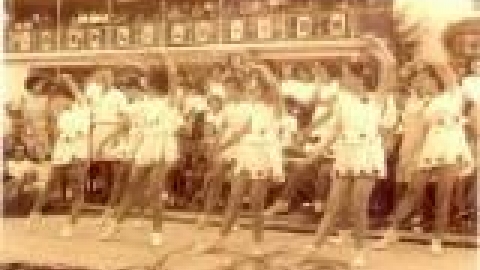 בית ספר אחדות חגים, שבועות להקת המחול של ביהס בריקוד לחג_JPG.JPG