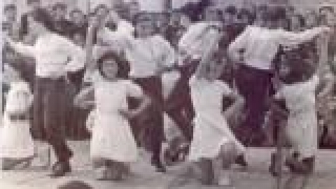 בית ספר אחדות חגים, שבועות להקת המחול של ביהס בריקוד חג_JPG.JPG