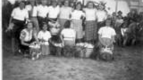 בית ספר אחדות חגים, שבועות הבאת ביכורים לחג_JPG.JPG