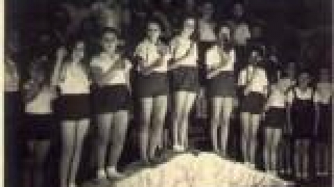 בית ספר אחדות חגים, הדלקת נרות שנות ה-40_JPG.JPG