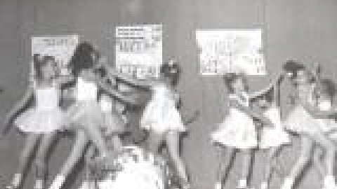 בית ספר אחדות חגים, חגיגת חנוכה שנות ה-40_jpg.jpg