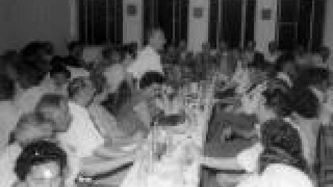בית ספר אחדות - אסיפת מורים, נואם המנהל מתתיהו פינס_JPG.JPG